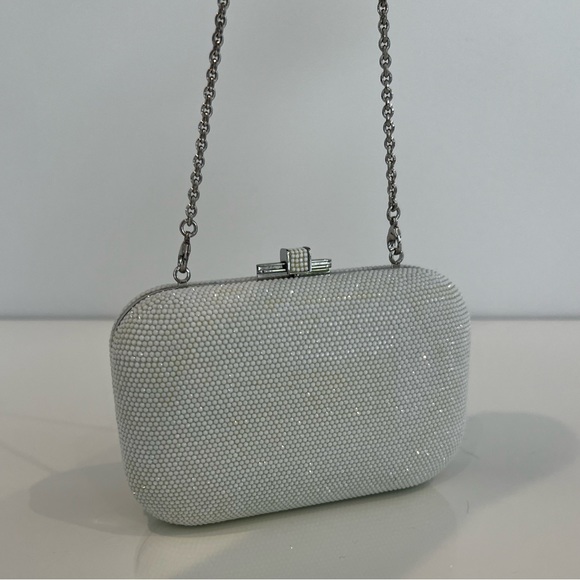 JUDITH LEIBER WHITE CHAULK CRYSTAL CLUTCH & CHAIN - Picture 14 of 17